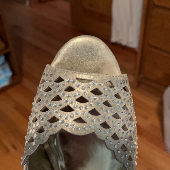 Pumps - Picture 7 of 8